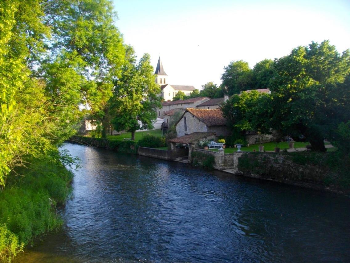 Les Halles Chambre D'Hotes Verteuil-sur-Charente Exterior foto
